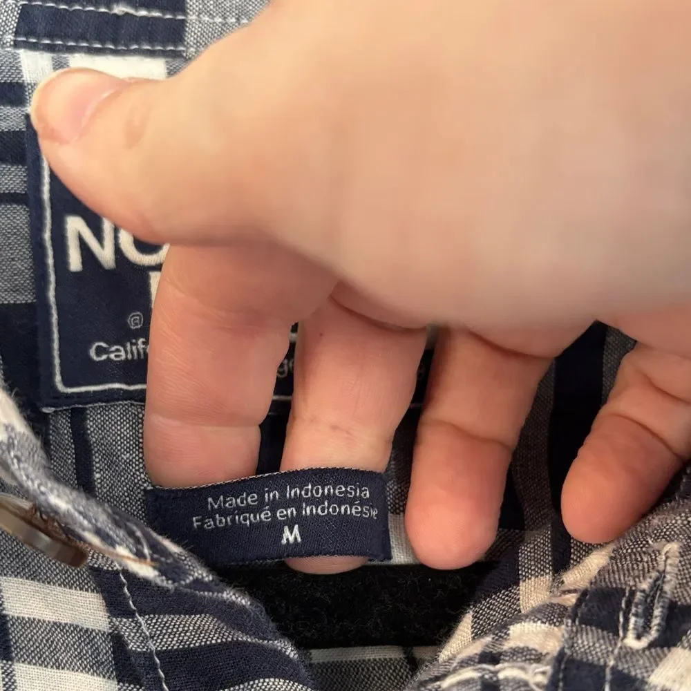 The North Face mens linen cotton plaid long sleeve hiking camping button down MD